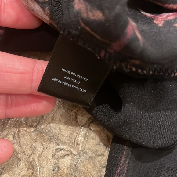 Simply Vera Vera Wang Black Floral Blouse Sz XL - Picture 7 of 8